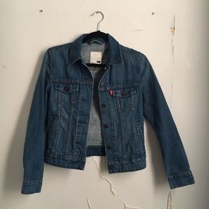 Fitted Levi’s denim jacket